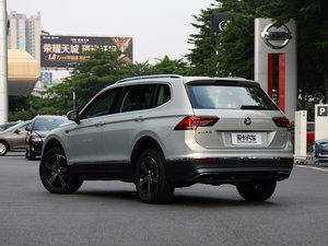2017款380TSI 四驱豪华版 左后45度