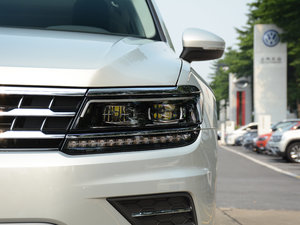 2017款380TSI 四驱豪华版 大灯