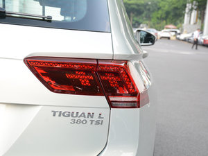 2017款380TSI 四驱豪华版 尾灯