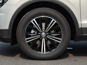 2017款380TSI 四驱豪华版 轮圈