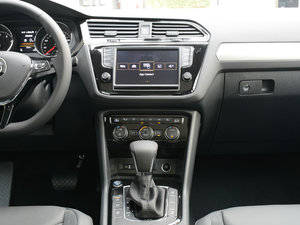 2017款380TSI 四驱豪华版 中控台