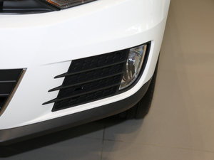 2017款300TSI 自动两驱丝绸之路舒适版 前雾灯