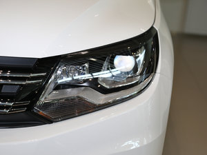 2017款300TSI 自动两驱丝绸之路舒适版 大灯