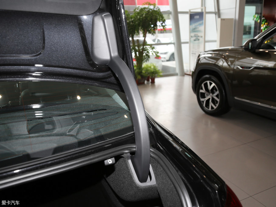 2017_ 330TSI DSGI(lng)