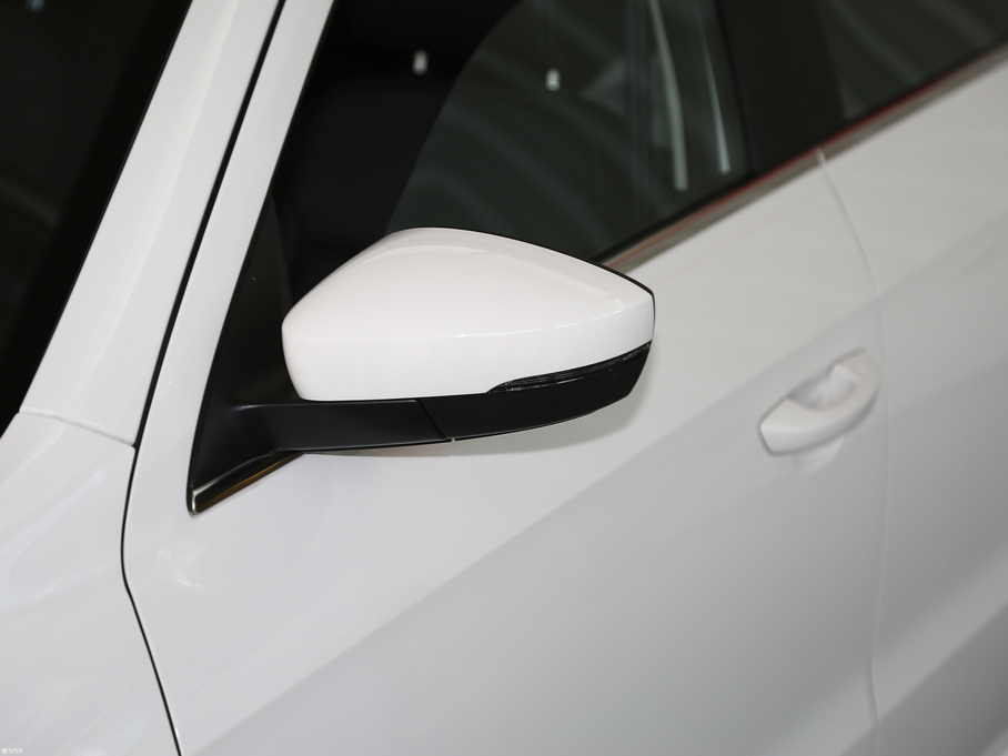 2017݃Ɏ 230TSI DSGm