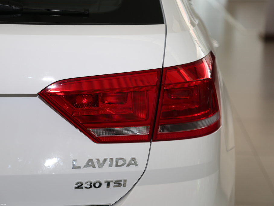 2017݃Ɏ 230TSI DSGm