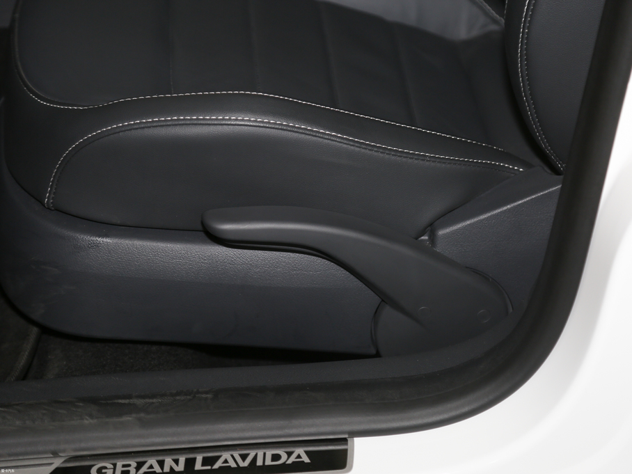 2017݃Ɏ 230TSI DSGm