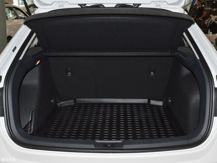 2017݃Ɏ 180TSI DSGm