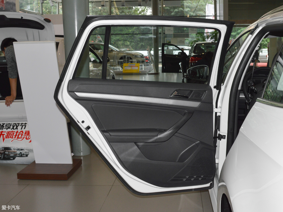 2017݃Ɏ 180TSI DSGm