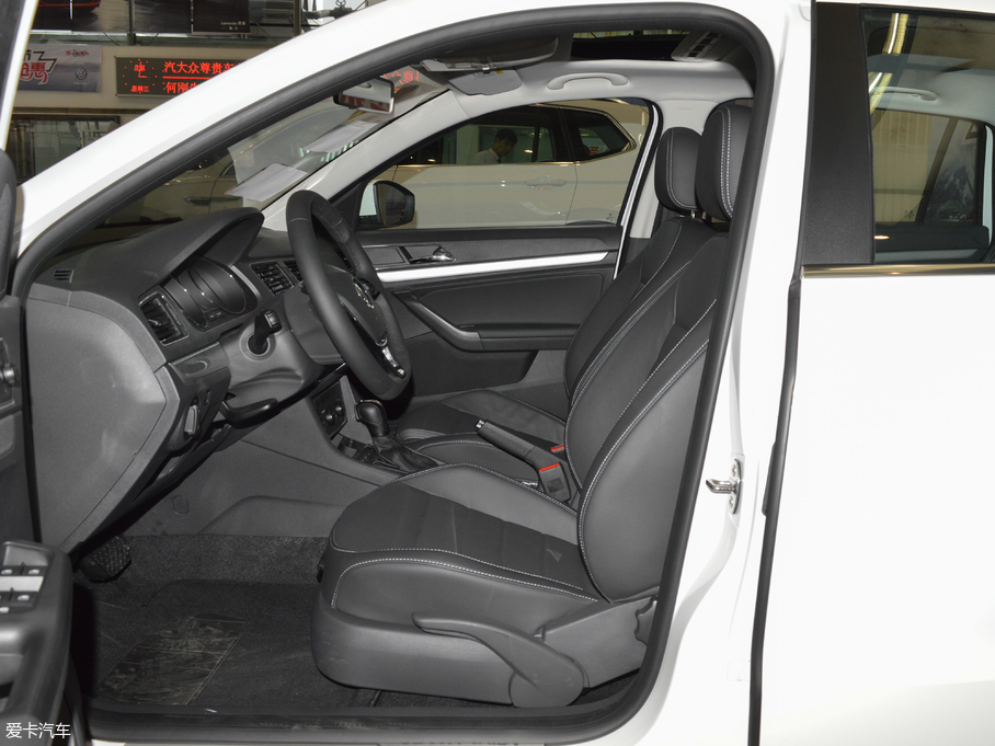 2017݃Ɏ 180TSI DSGm