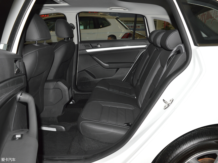 2017݃Ɏ 180TSI DSGm