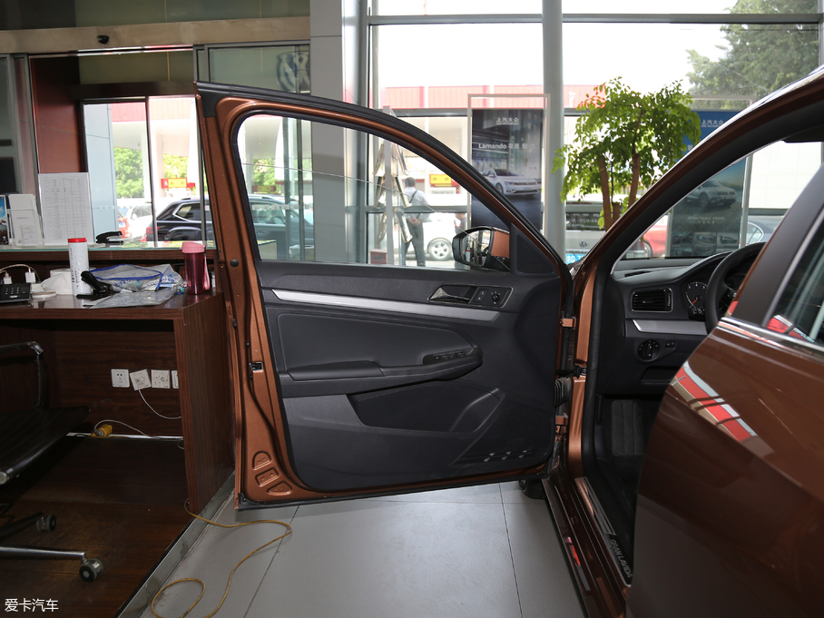 2017݃Ɏ 180TSI DSGm