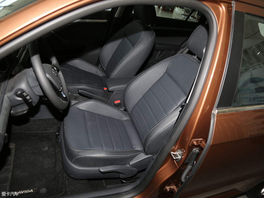 2017݃Ɏ 180TSI DSGm