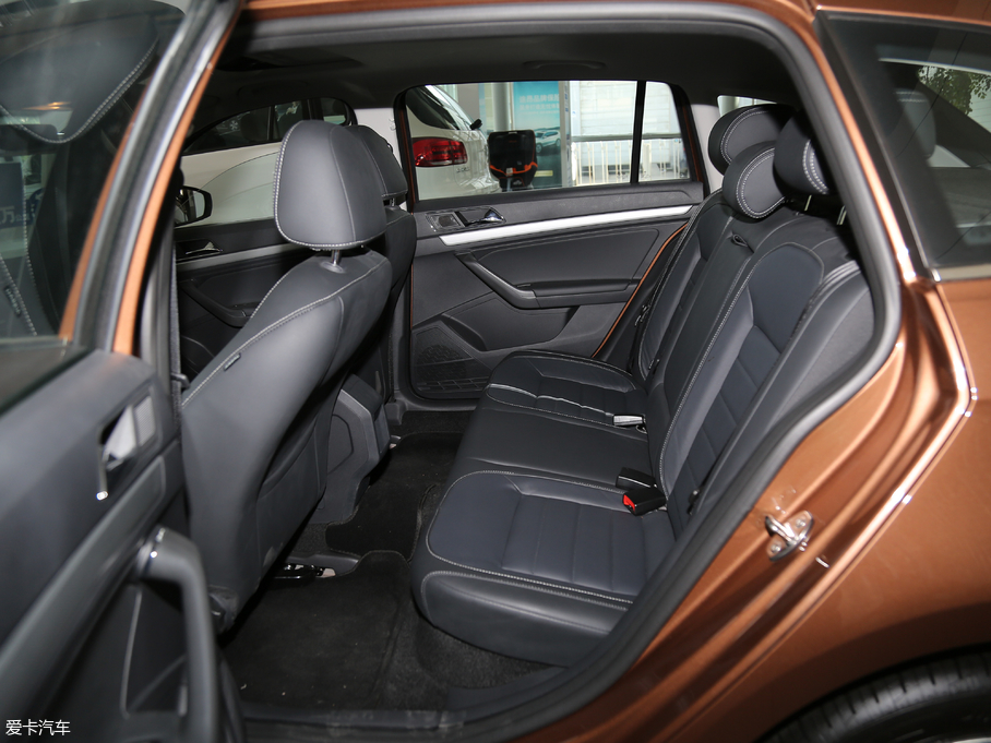 2017݃Ɏ 180TSI DSGm