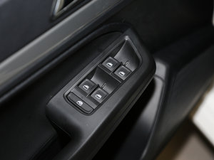 2017款1.6L 自动舒适版 主驾车窗控制区	