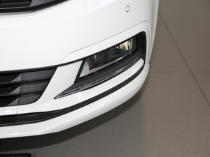 2017款230TSI DSG舒适版 前雾灯