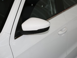 2017款230TSI DSG舒适版 后视镜