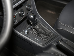 2017款230TSI DSG舒适版 换挡杆