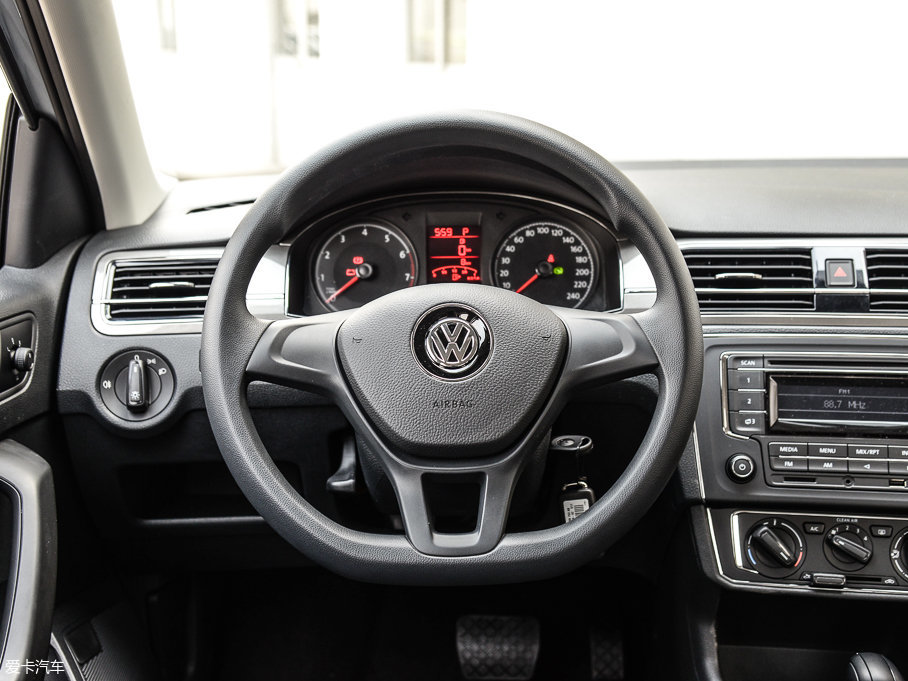 2017ɣ{Ƽ{ 1.6L Ԅ(dng)L(fng)а