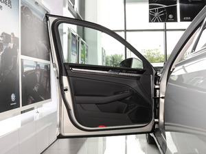 2018Ŀ 380TSI (q)̄(w) {λ܇T