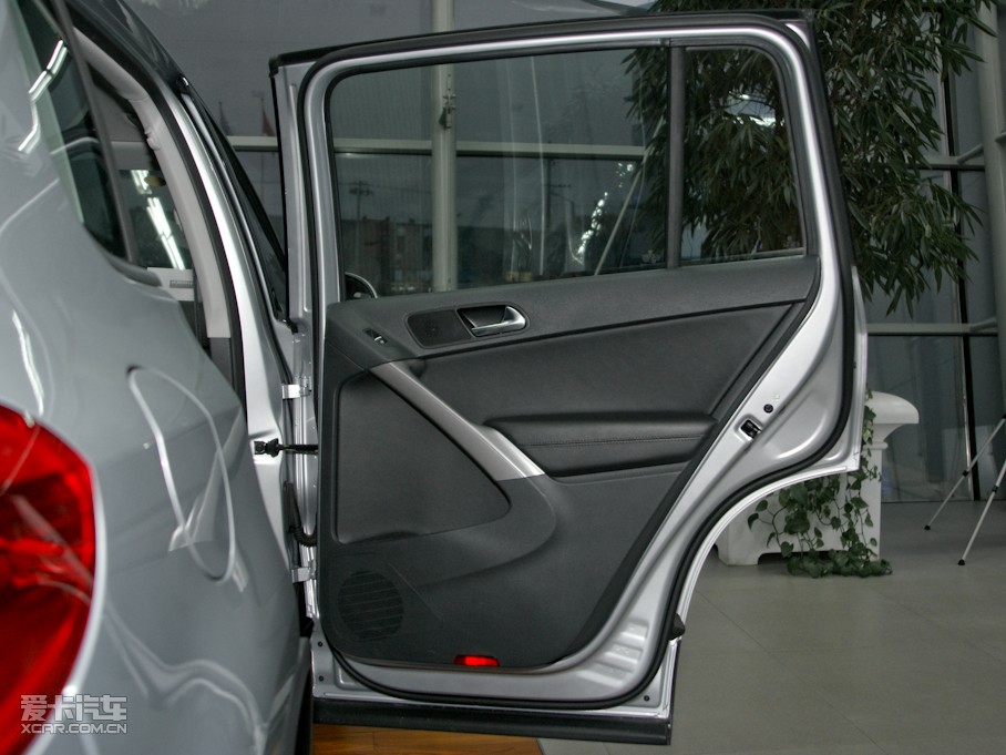 2010;^ 2.0TSI ԄݼӢ