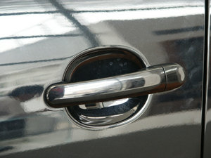 2010款2.0TSI 自动四驱旗舰导航版 主驾门拉手