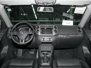 2010款2.0TSI 自动四驱菁英版 中控区
