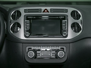 2010款2.0TSI 自动四驱菁英版 中控区