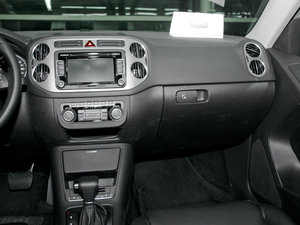 2010款2.0TSI 自动四驱菁英版 中控区