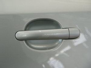 2010款1.8TSI 自动两驱风尚版 主驾门拉手