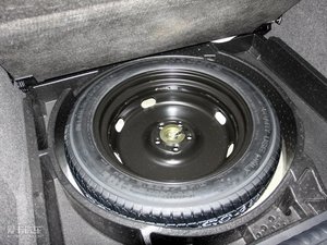 2010款2.0TSI 自动四驱旗舰版 备胎