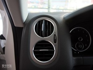 2010款2.0TSI 自动四驱旗舰版 中控区