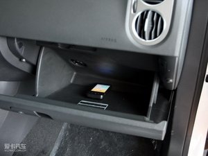 2010款2.0TSI 自动四驱旗舰版 手套箱