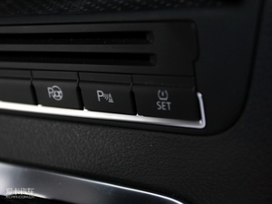 2010款2.0TSI 自动四驱旗舰版 中控区