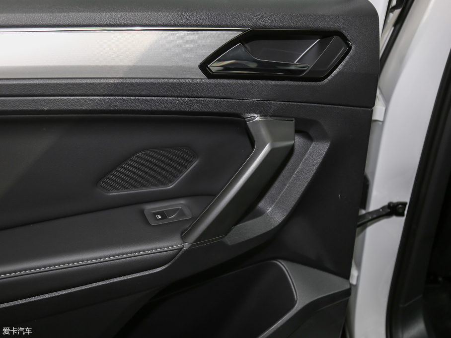 2018;^L 330TSI (q)m