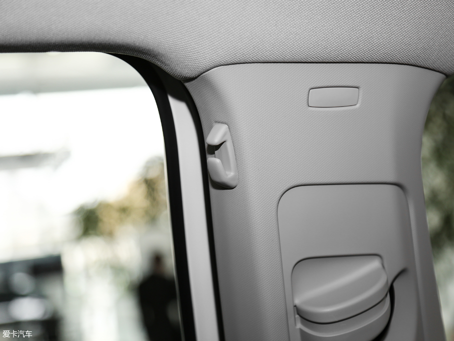 2018;^L 330TSI (q)m