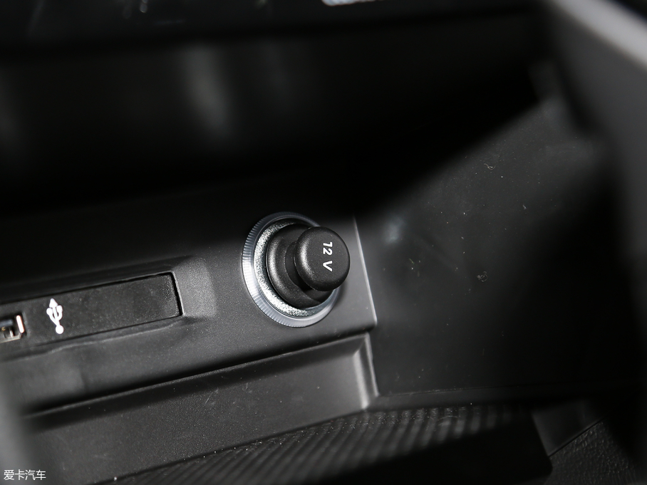 2018;^L 330TSI (q)m