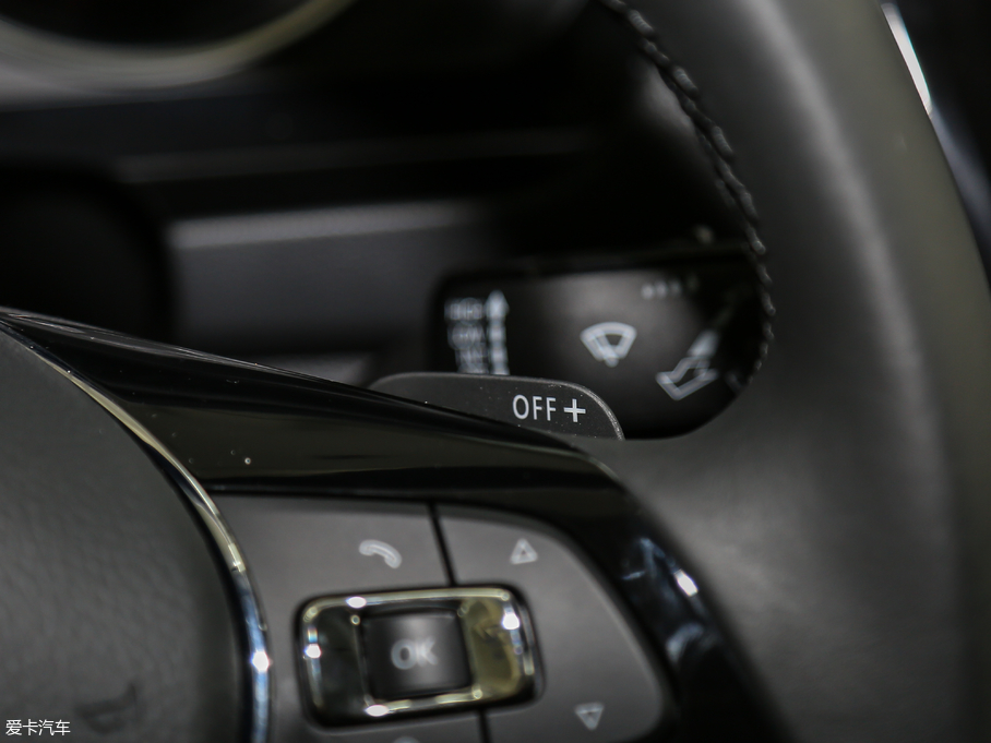 2018;^L 330TSI (q)m