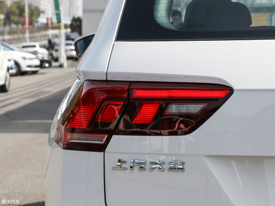 2018;^L 330TSI (q)A