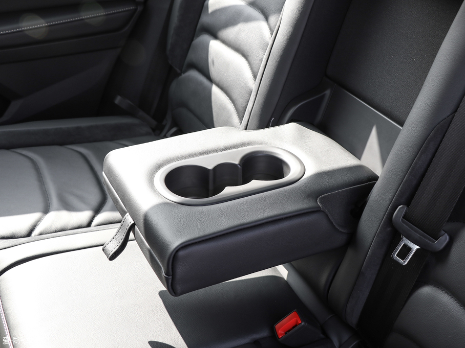 2018;^L 330TSI (q)A