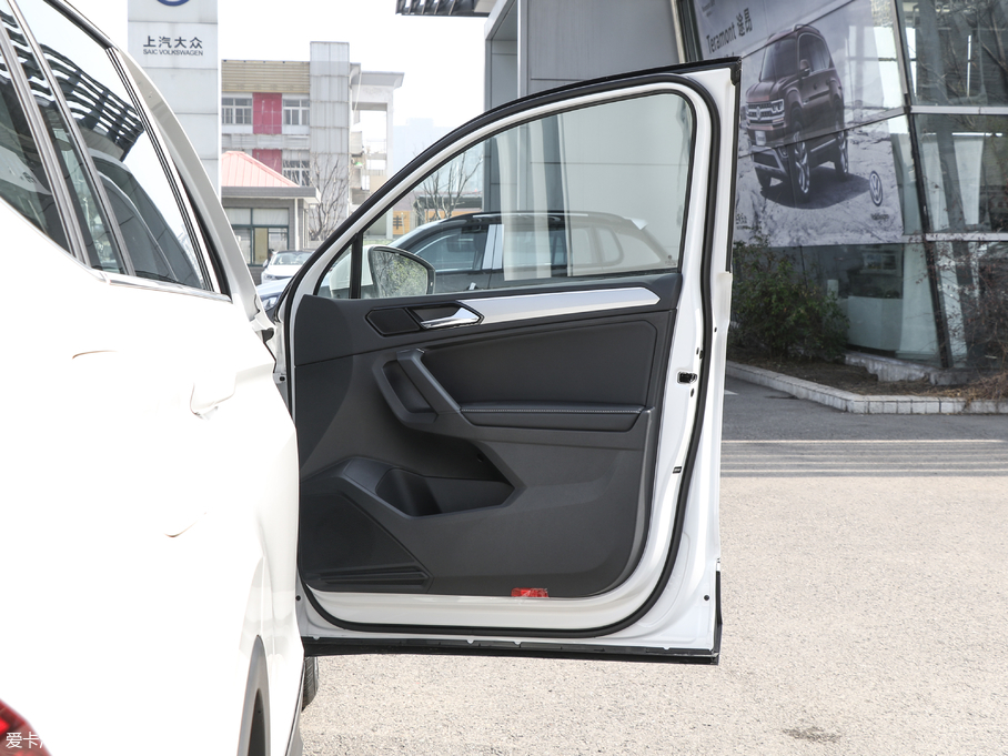 2018;^L 330TSI (q)A