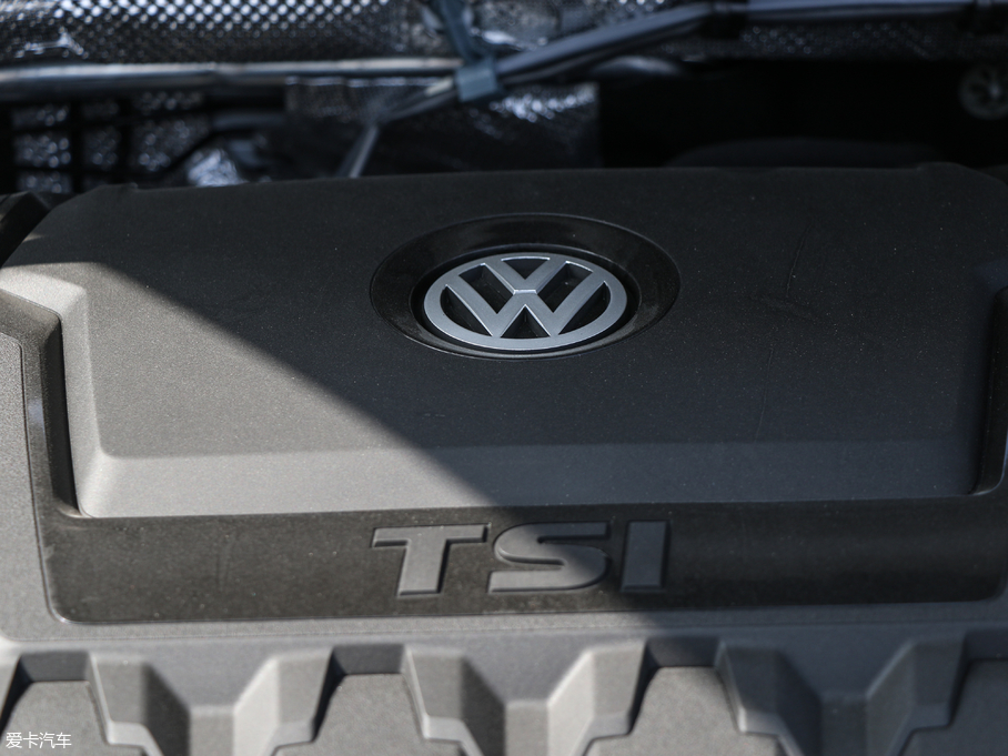 2018;^L 330TSI (q)A