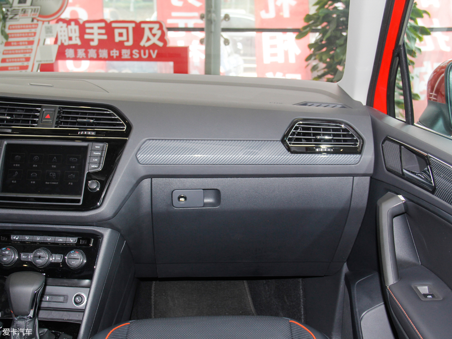 2018;^L 330TSI (q)Ş