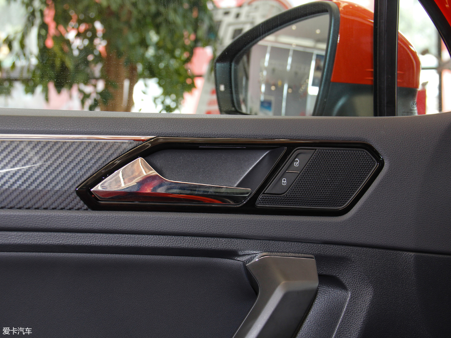 2018;^L 330TSI (q)Ş