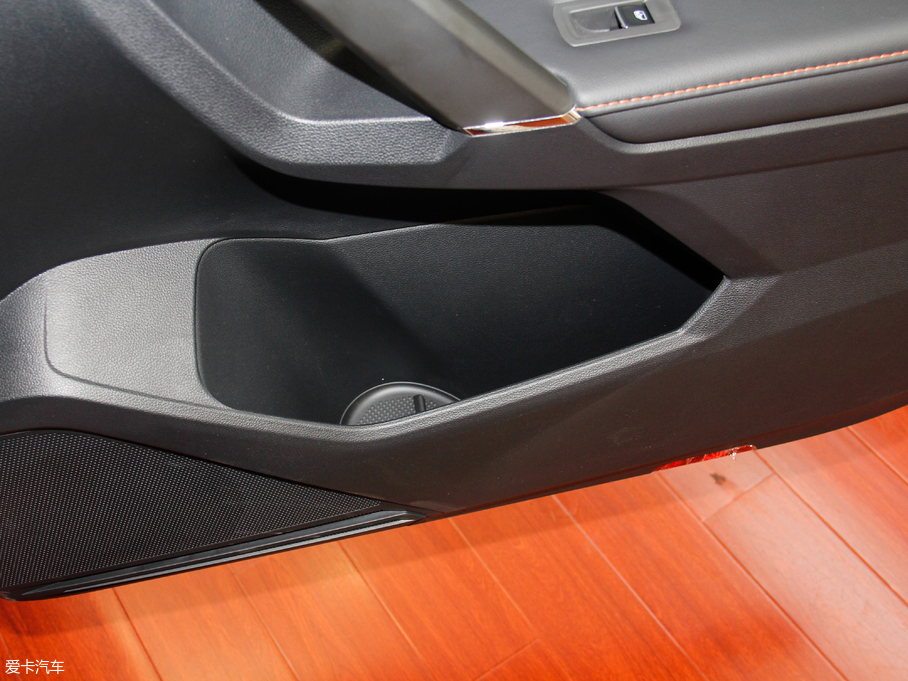 2018;^L 330TSI (q)Ş