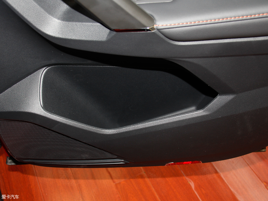 2018;^L 330TSI (q)Ş