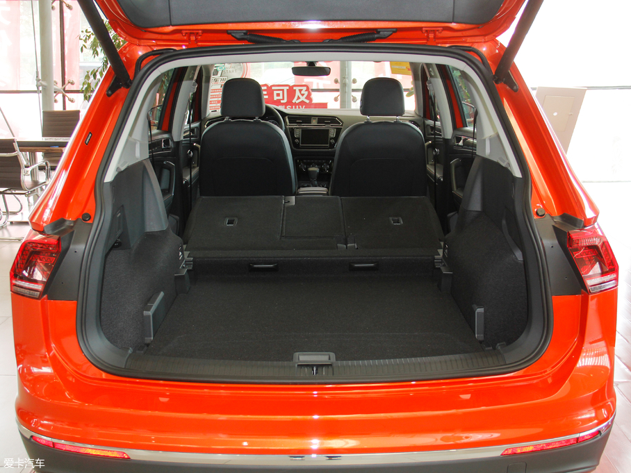 2018;^L 330TSI (q)Ş