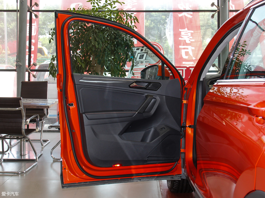 2018;^L 330TSI (q)Ş