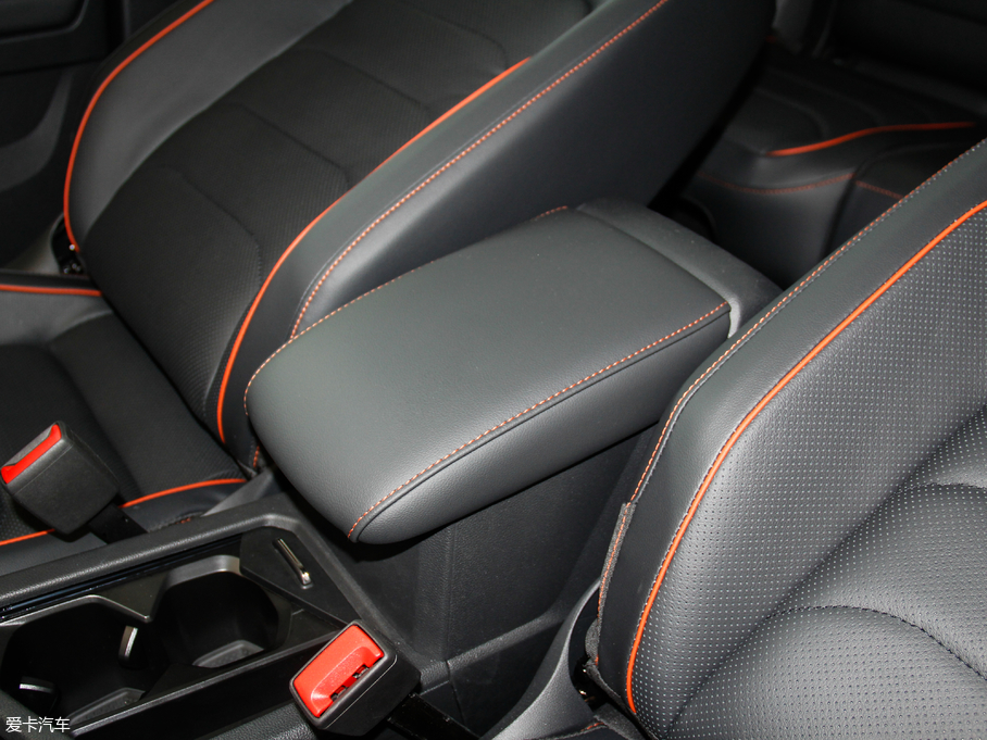 2018;^L 330TSI (q)Ş