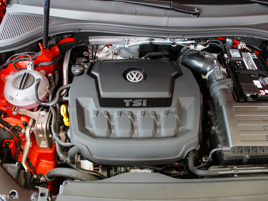 2018;^L 330TSI (q)Ş